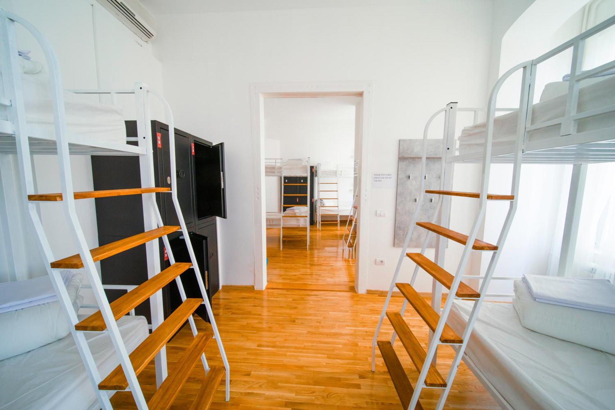 New Generation Hostel Como Lake エクステリア 写真